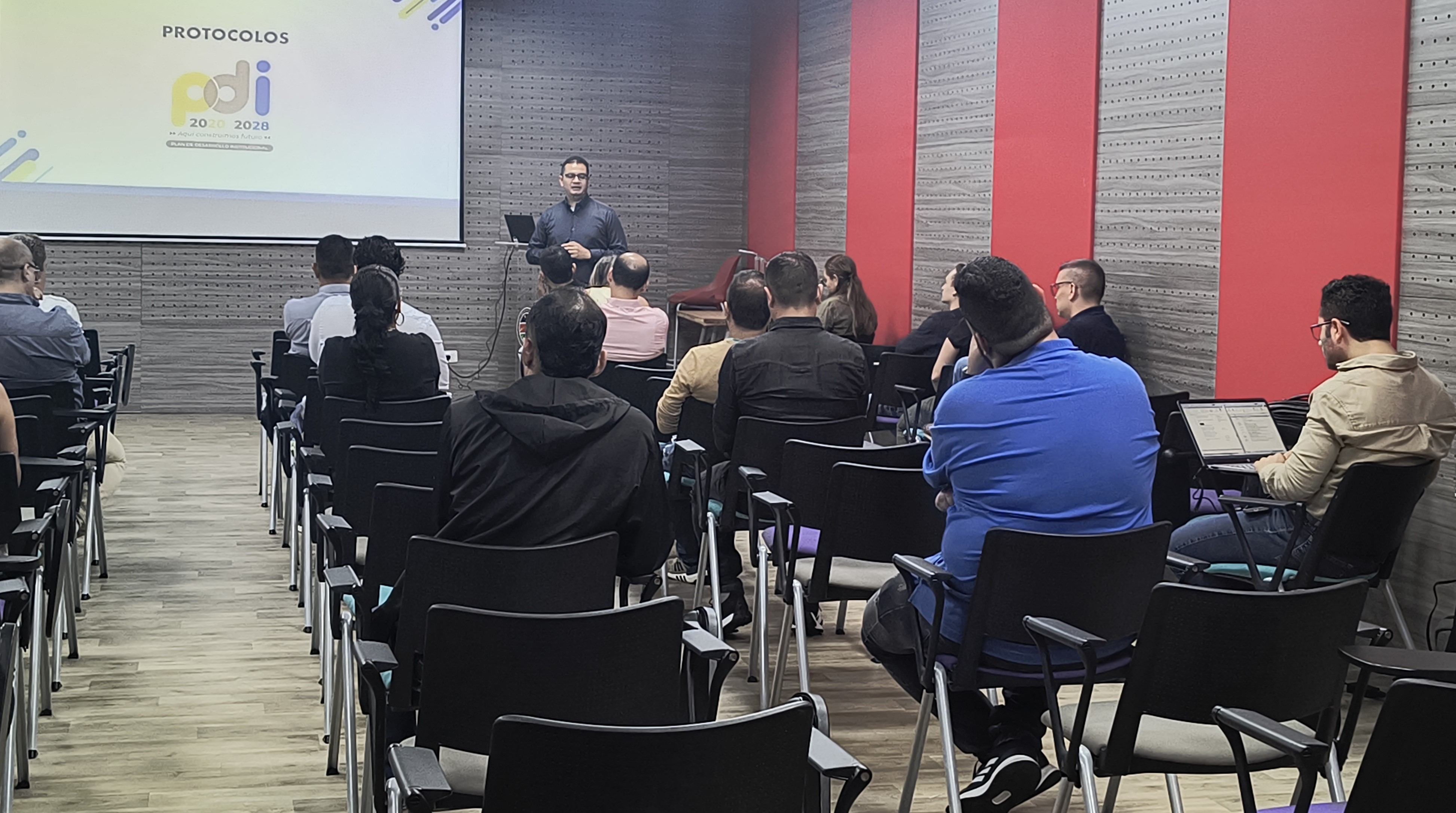 Imagen alusiva a Con alta participación se realizó capacitación sobre reporte del PDI en la UTP