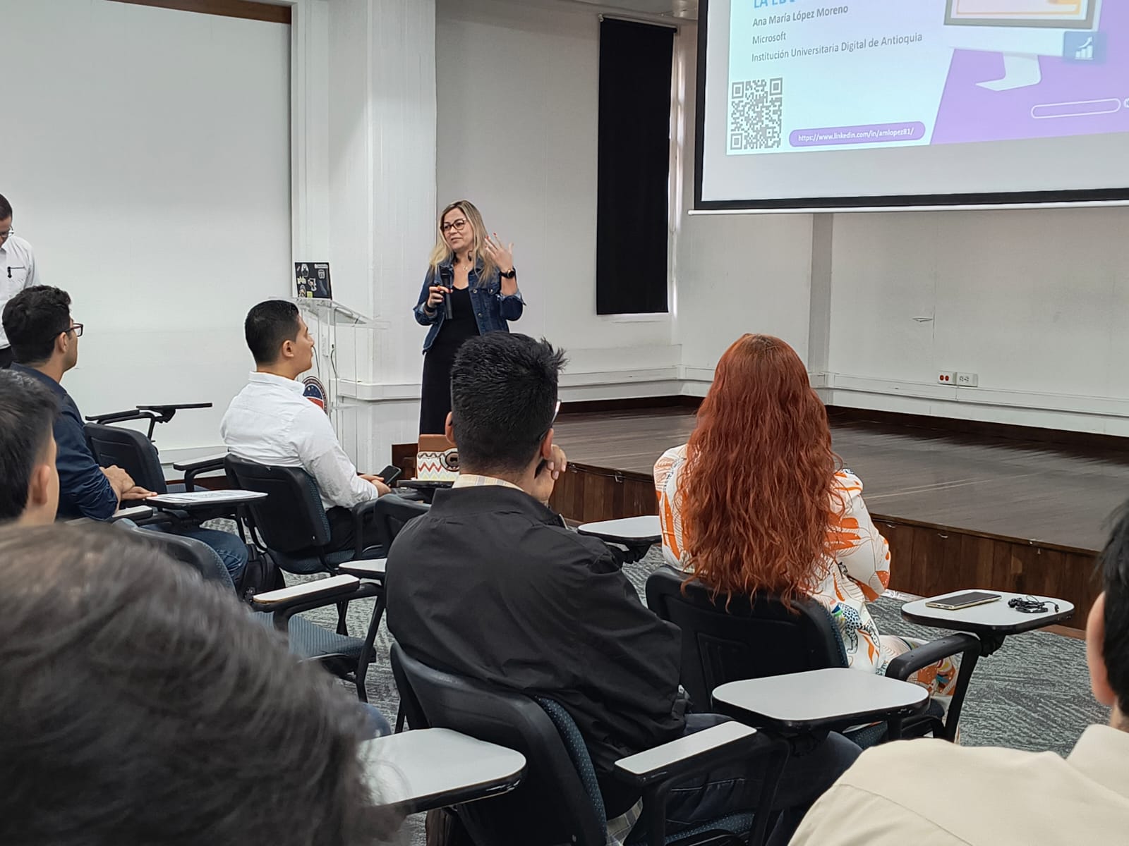 Imagen alusiva a Data for Education regresa con un panel de expertos para reflexionar sobre el uso responsable de la Inteligencia Artificial