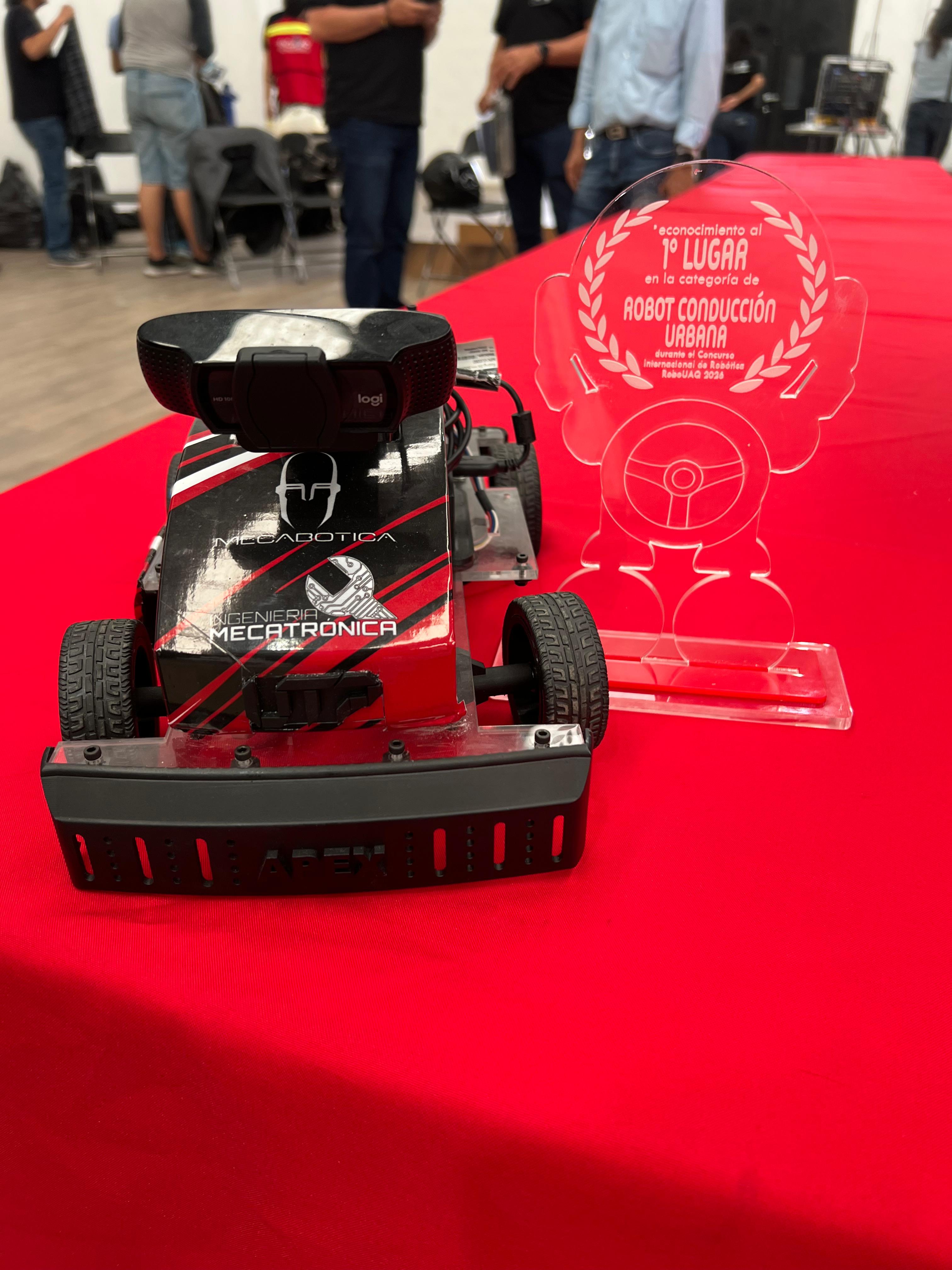 Imagen alusiva a Estudiantes de Ingeniería Mecatrónica de la UTP obtienen el primer lugar en el Concurso Internacional de Robótica RoboUAQ 2026 