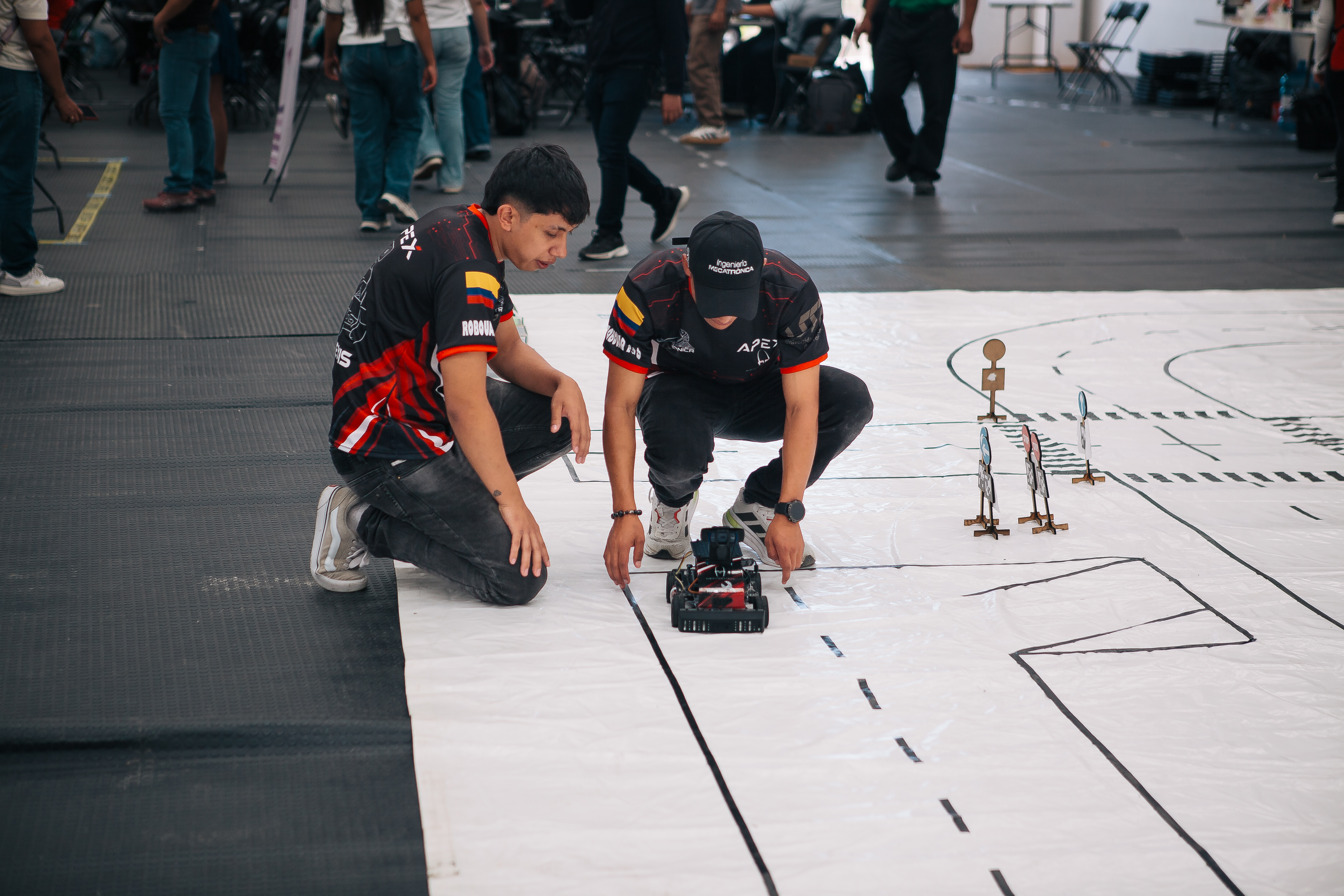 Imagen alusiva a Estudiantes de Ingeniería Mecatrónica de la UTP obtienen el primer lugar en el Concurso Internacional de Robótica RoboUAQ 2026 