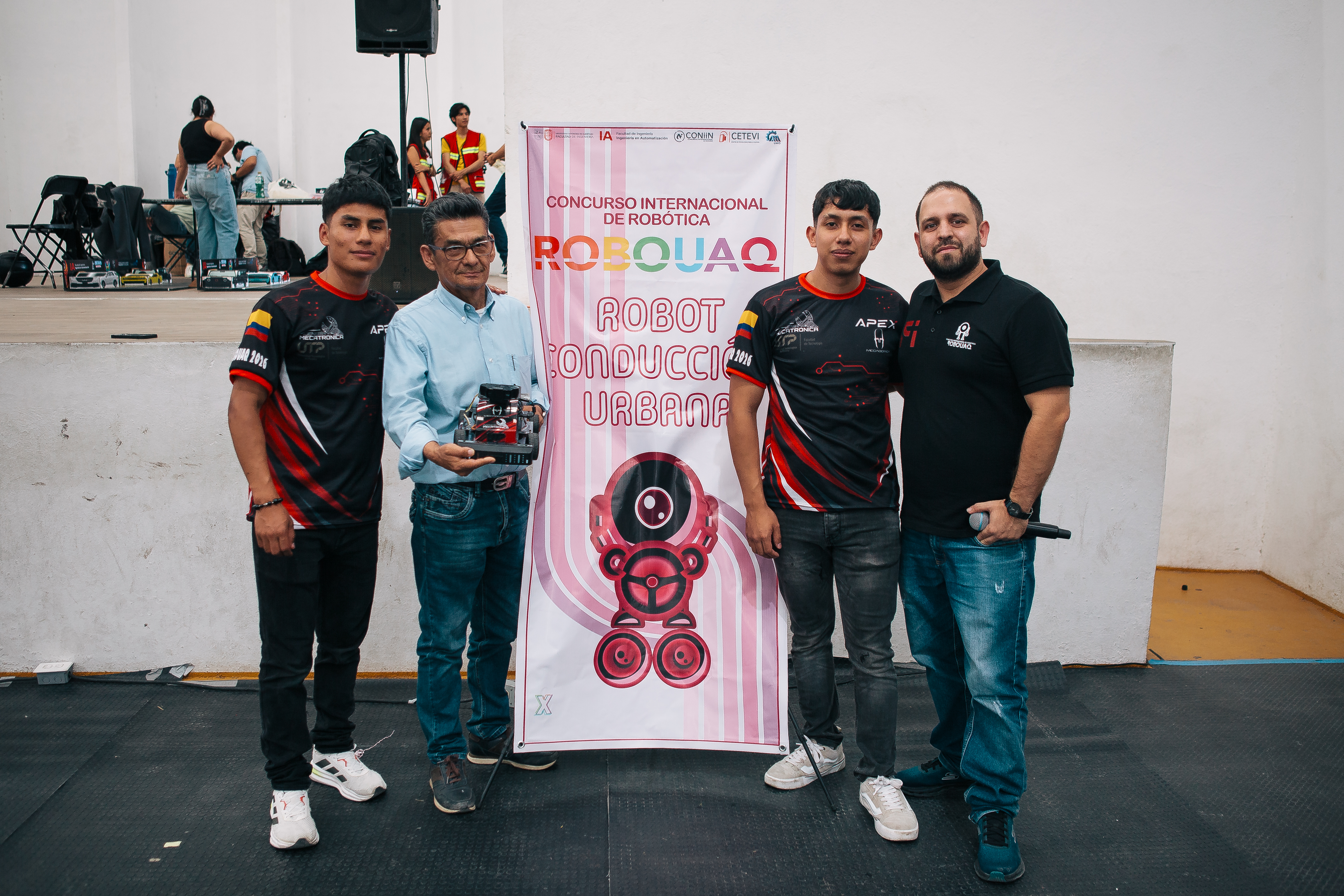 Imagen alusiva a Estudiantes de Ingeniería Mecatrónica de la UTP obtienen el primer lugar en el Concurso Internacional de Robótica RoboUAQ 2026 