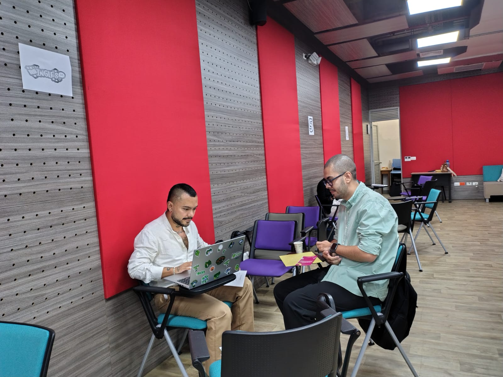 Estudiantes de la Jornada Especial fortalecen sus perfiles profesionales en una jornada de simulacros de entrevista