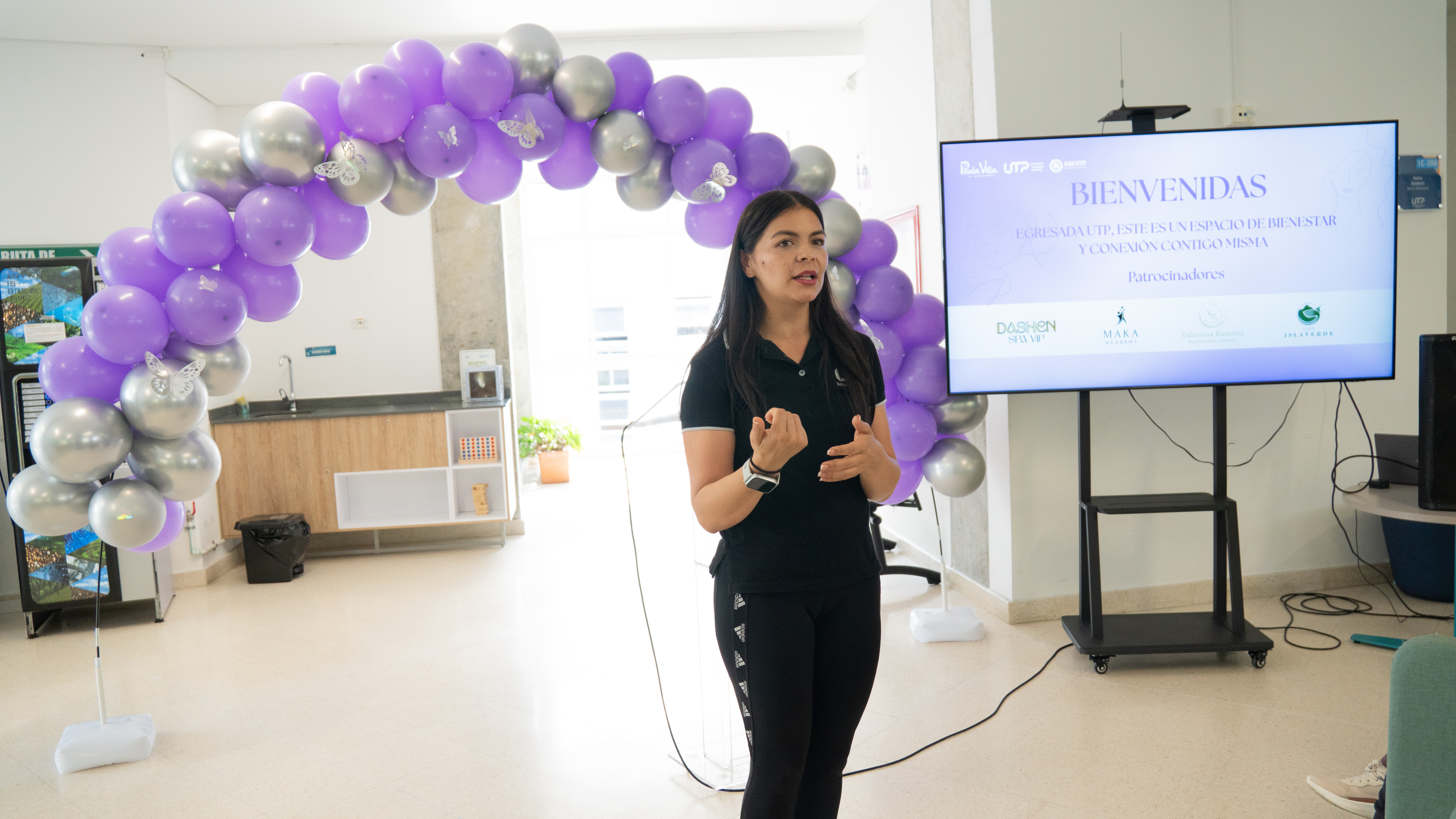 Imagen alusiva a El Bienestar como Motor del Liderazgo: Un Homenaje a las Egresadas de la UTP