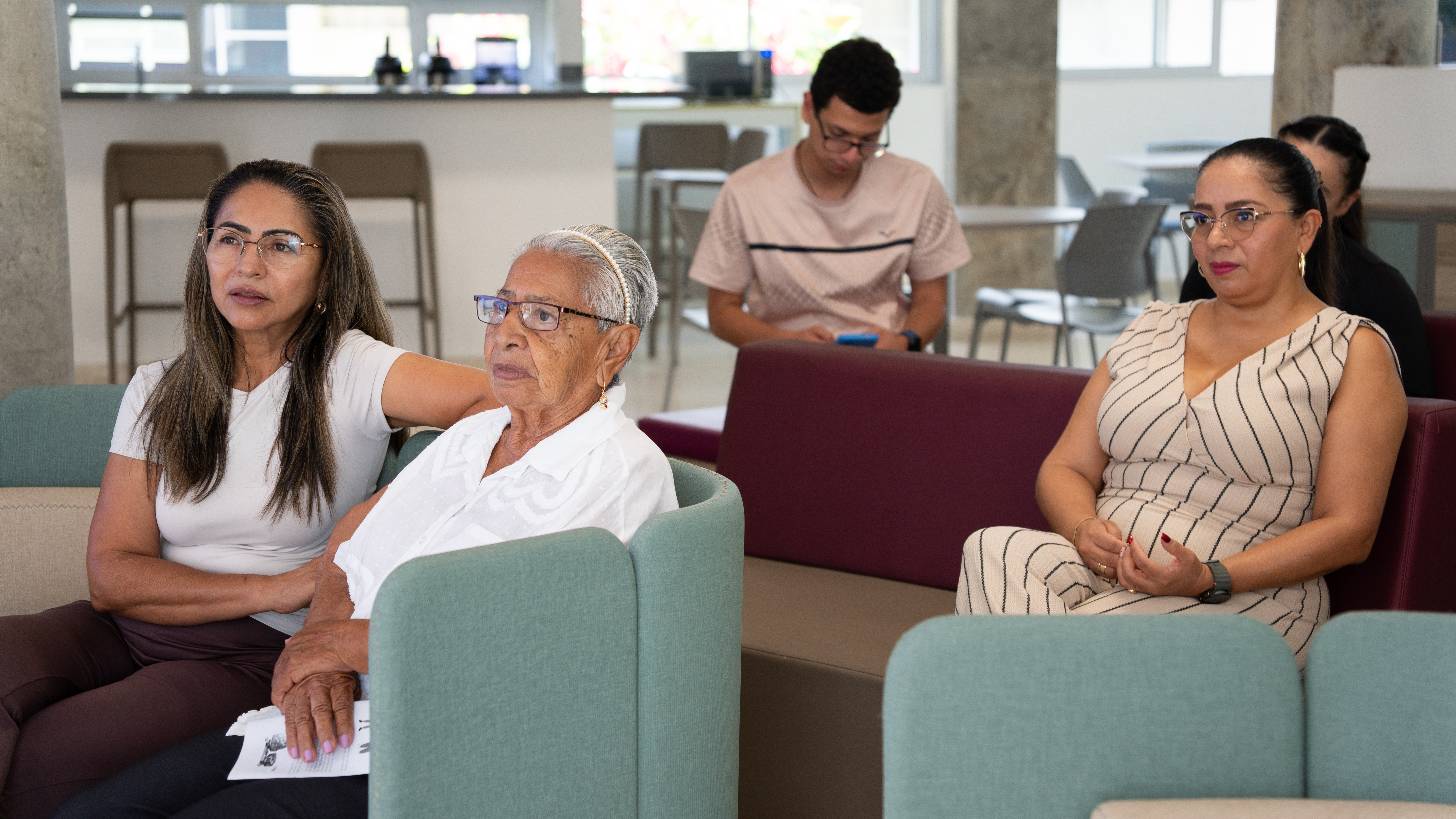 Imagen alusiva a El Bienestar como Motor del Liderazgo: Un Homenaje a las Egresadas de la UTP