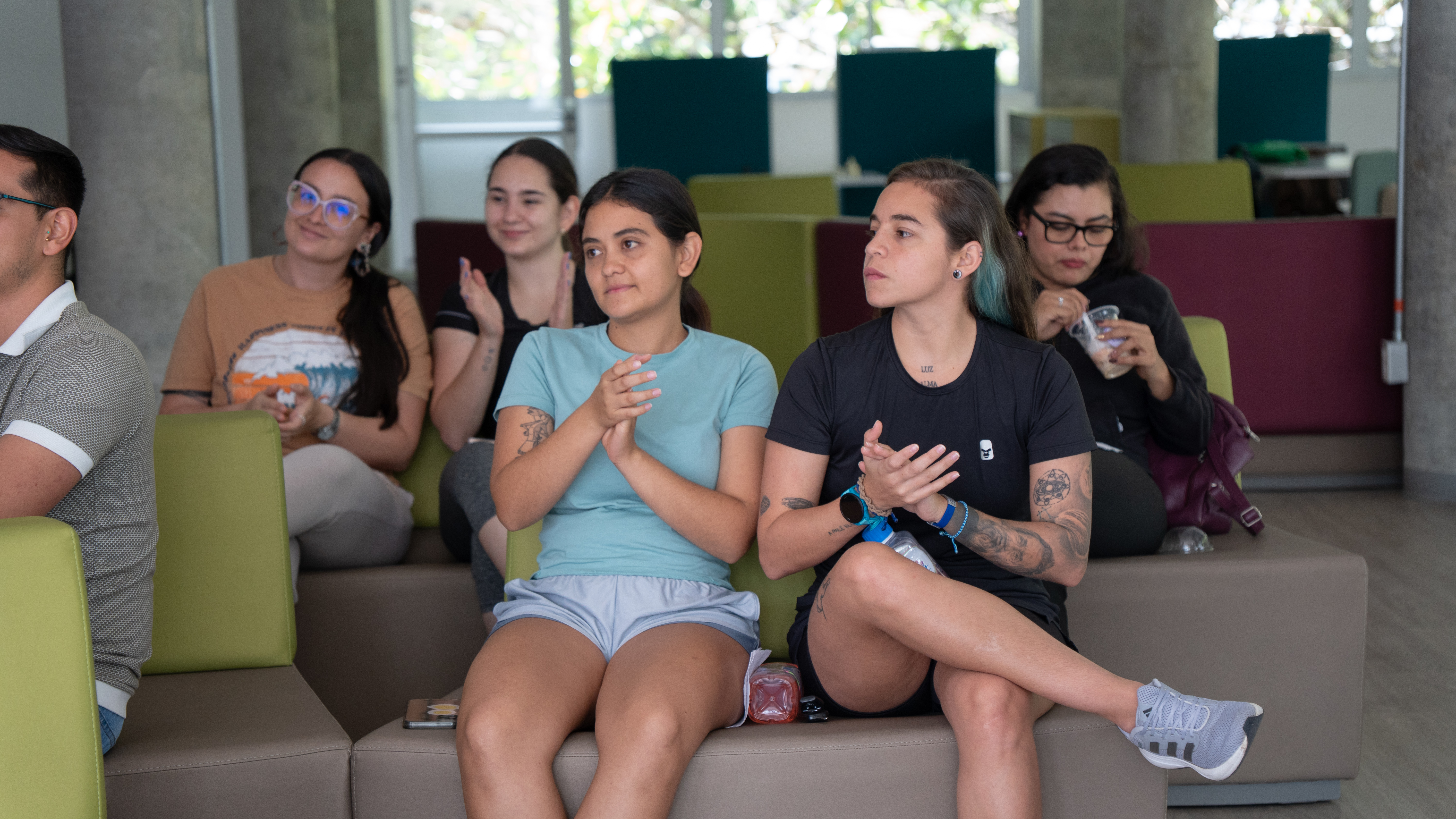 Imagen alusiva a El Bienestar como Motor del Liderazgo: Un Homenaje a las Egresadas de la UTP