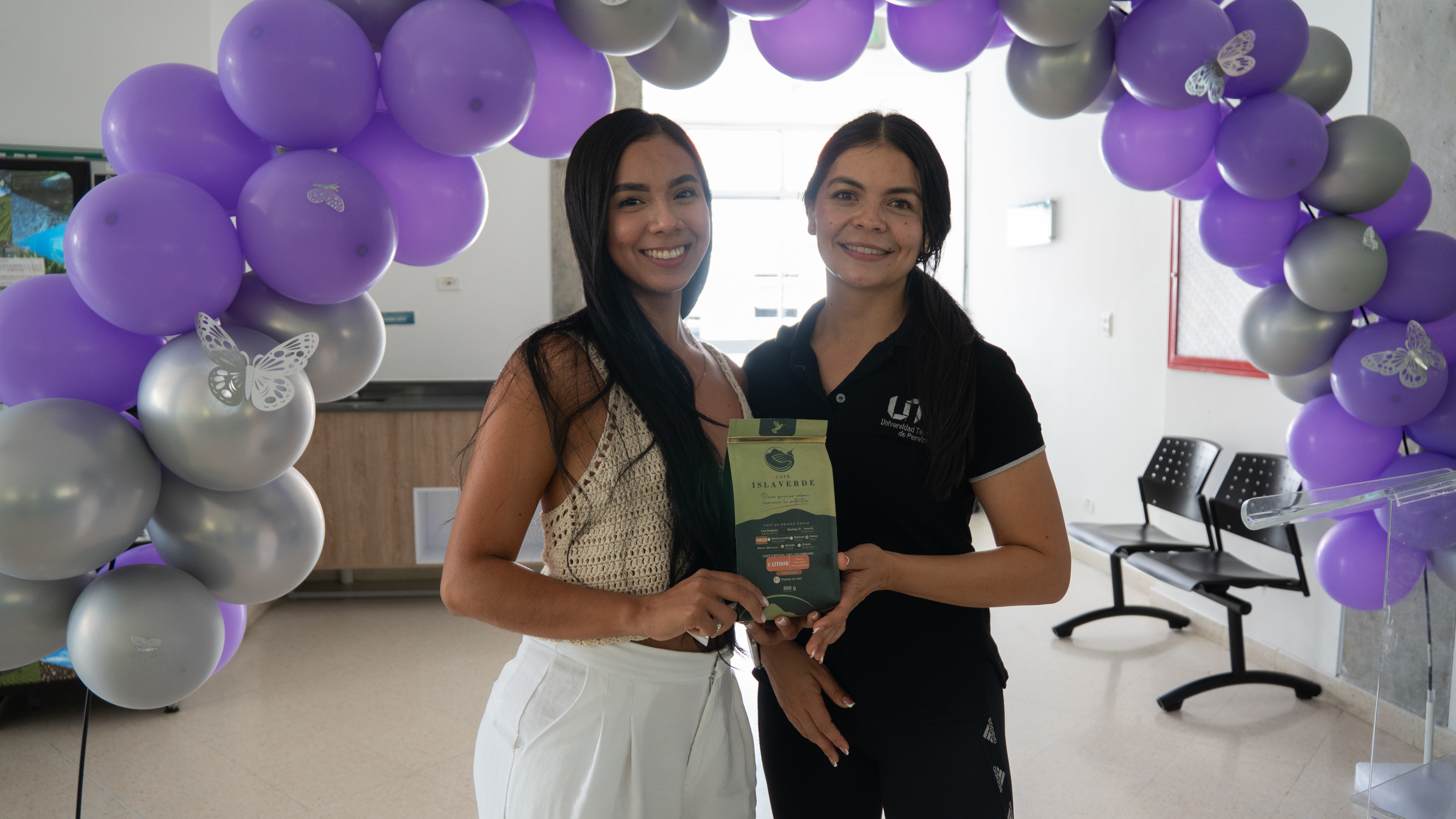 Imagen alusiva a El Bienestar como Motor del Liderazgo: Un Homenaje a las Egresadas de la UTP