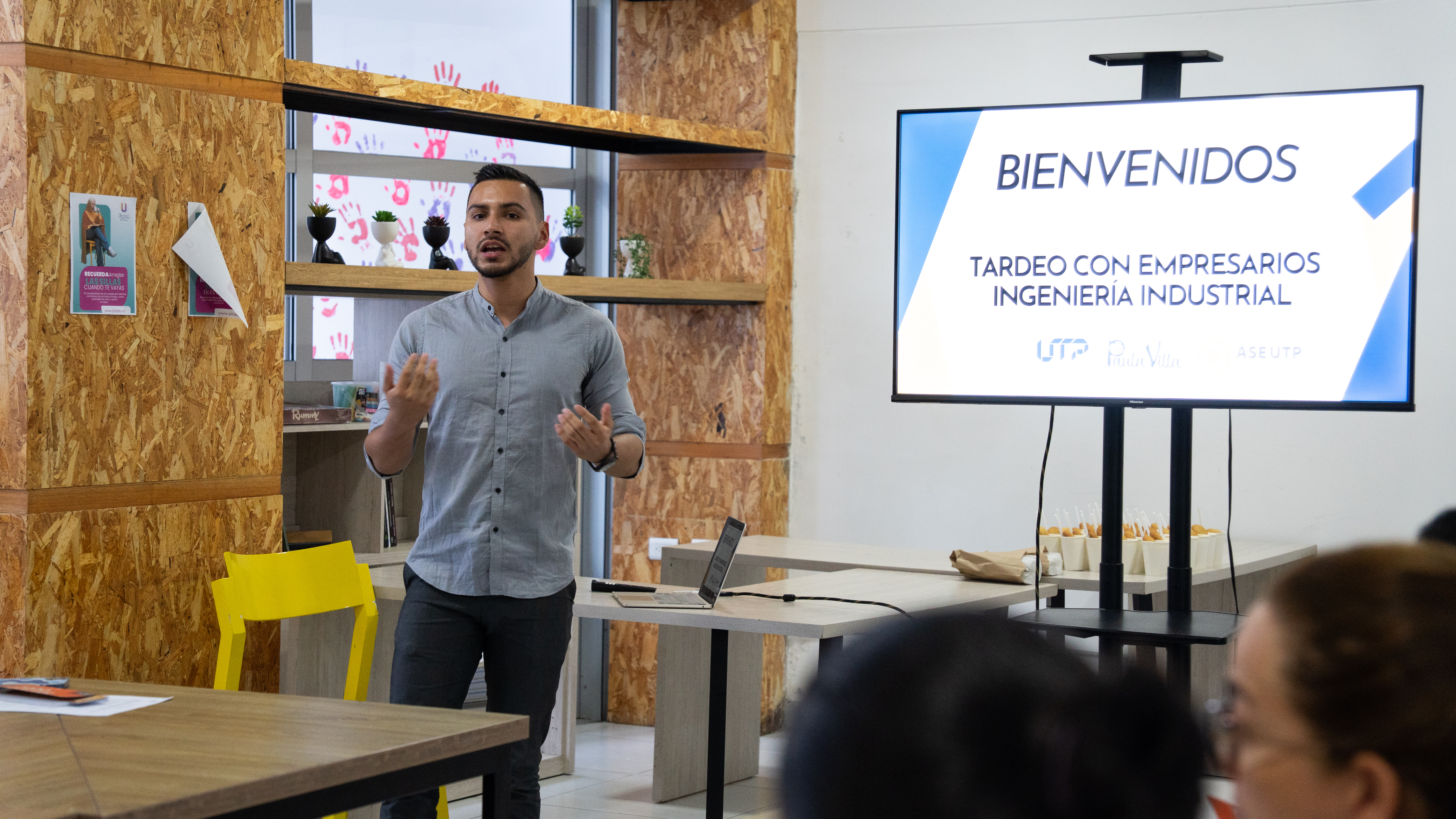 Imagen alusiva a La ASEUTP y la representante de Egresados Paula Villa impulsan la innovación en un Tardeo con Empresarios de la región