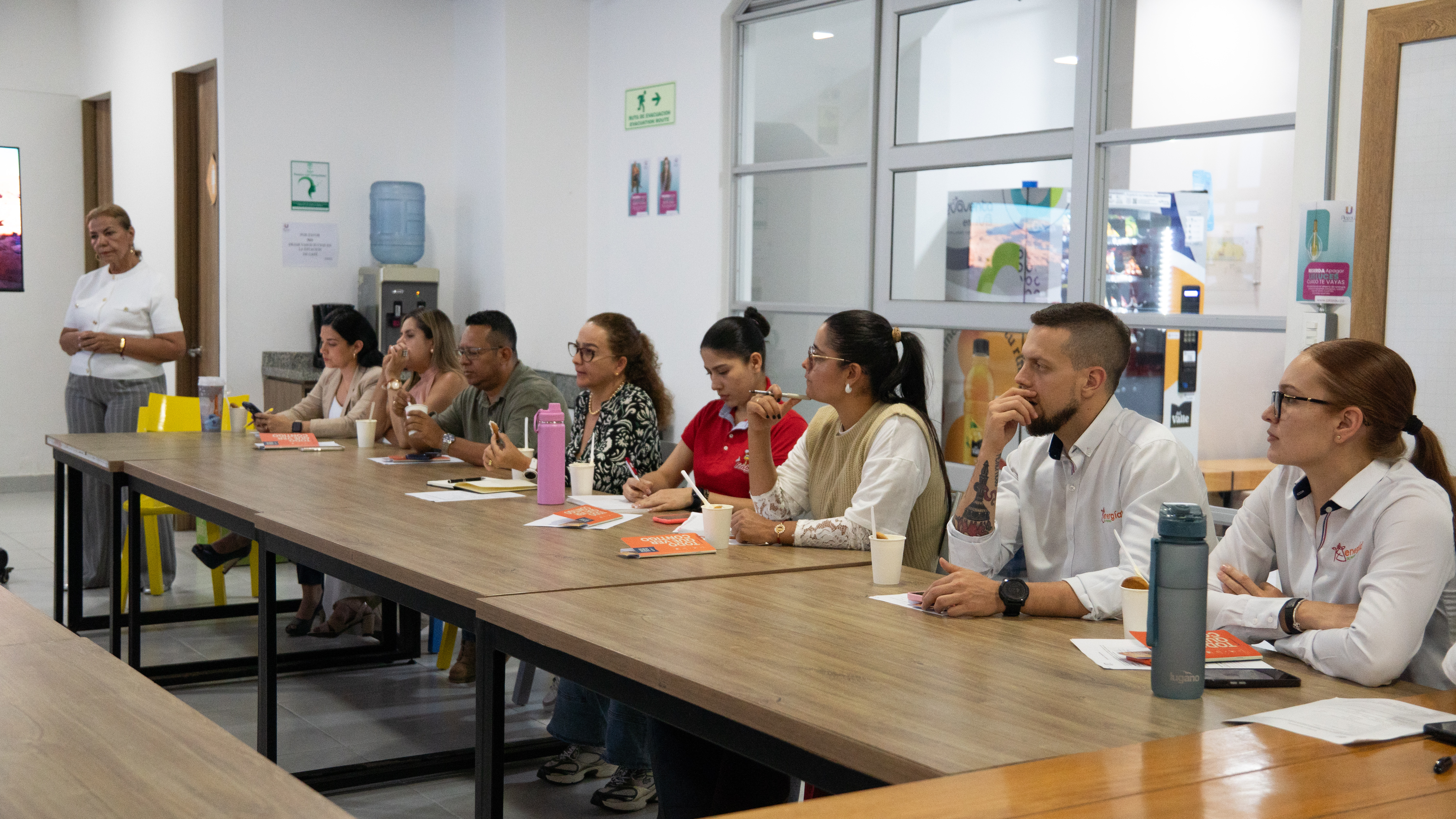 Imagen alusiva a La ASEUTP y la representante de Egresados Paula Villa impulsan la innovación en un Tardeo con Empresarios de la región