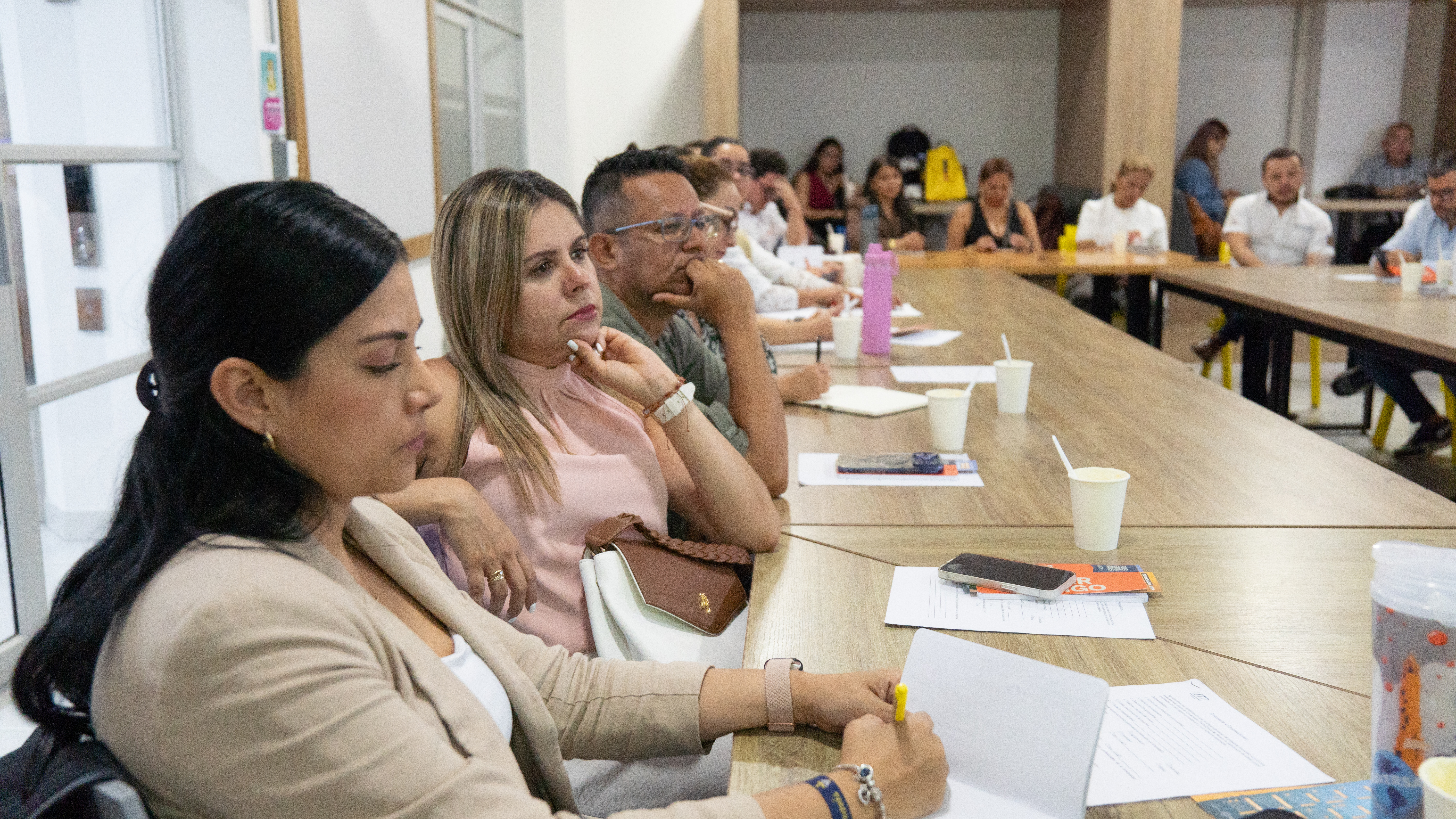 Imagen alusiva a La ASEUTP y la representante de Egresados Paula Villa impulsan la innovación en un Tardeo con Empresarios de la región