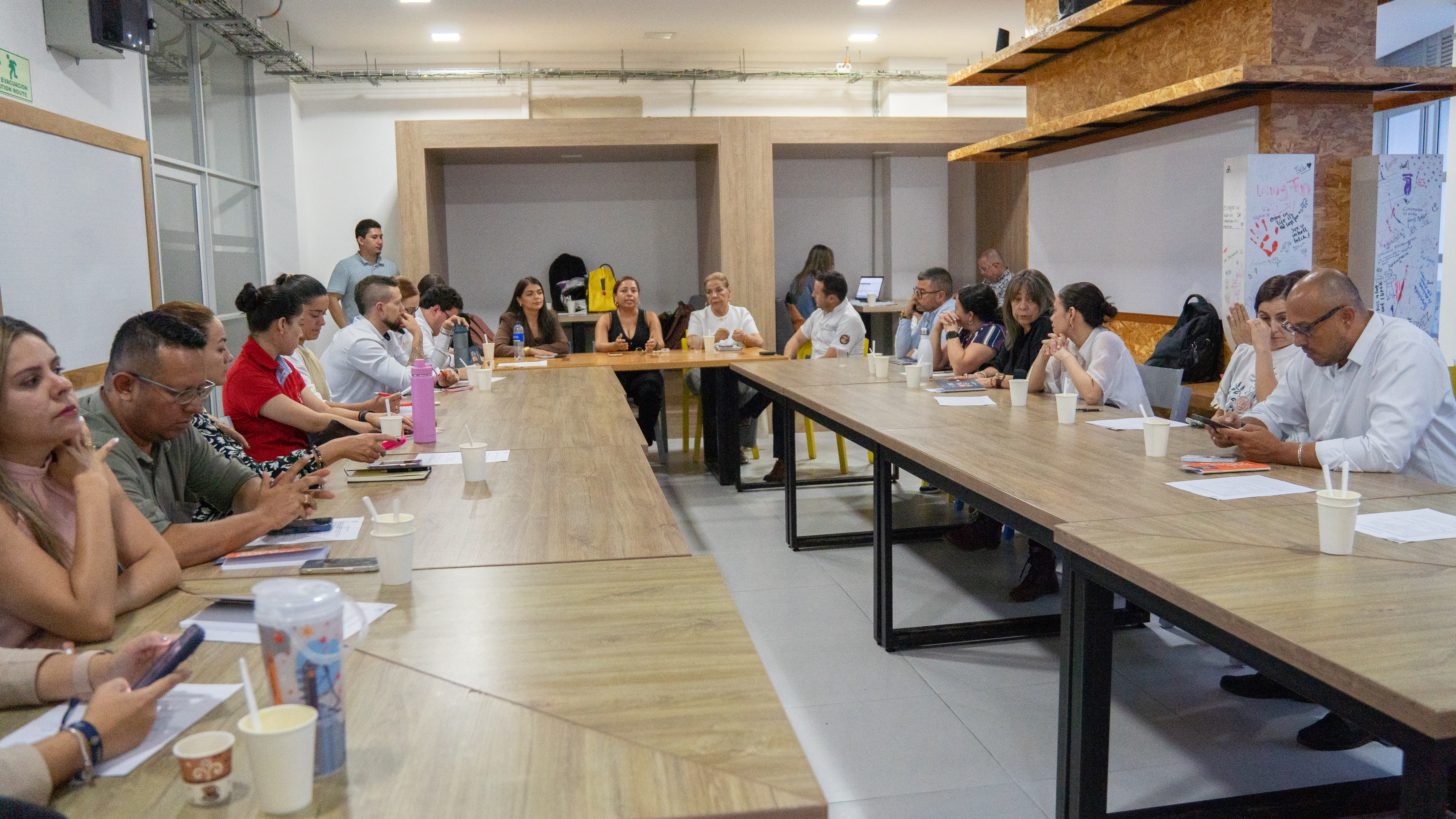 Imagen alusiva a La ASEUTP y la representante de Egresados Paula Villa impulsan la innovación en un Tardeo con Empresarios de la región