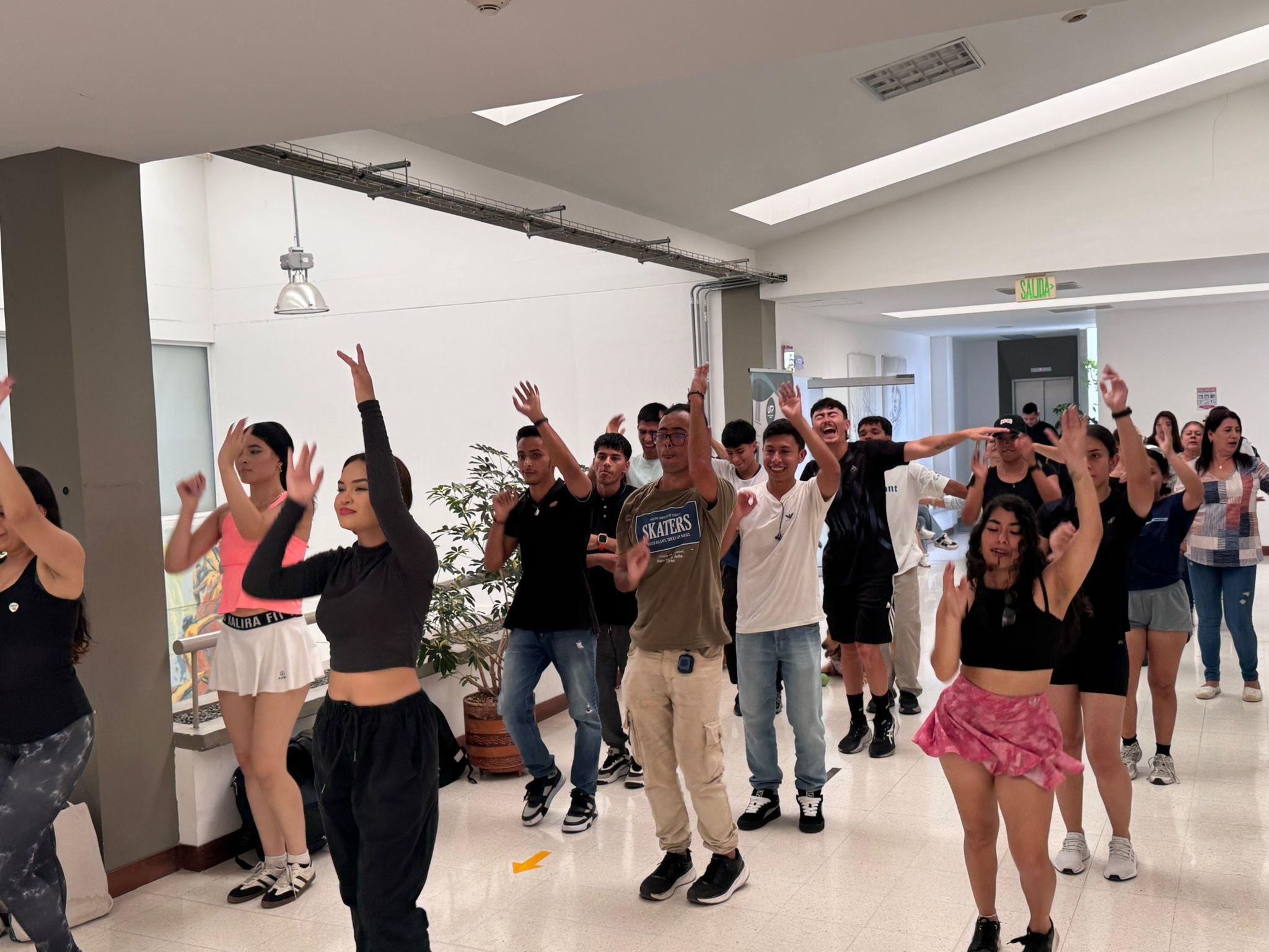 Imagen alusiva a Día de la Fruta y Rumba Aeróbica, por nuestros peluditos