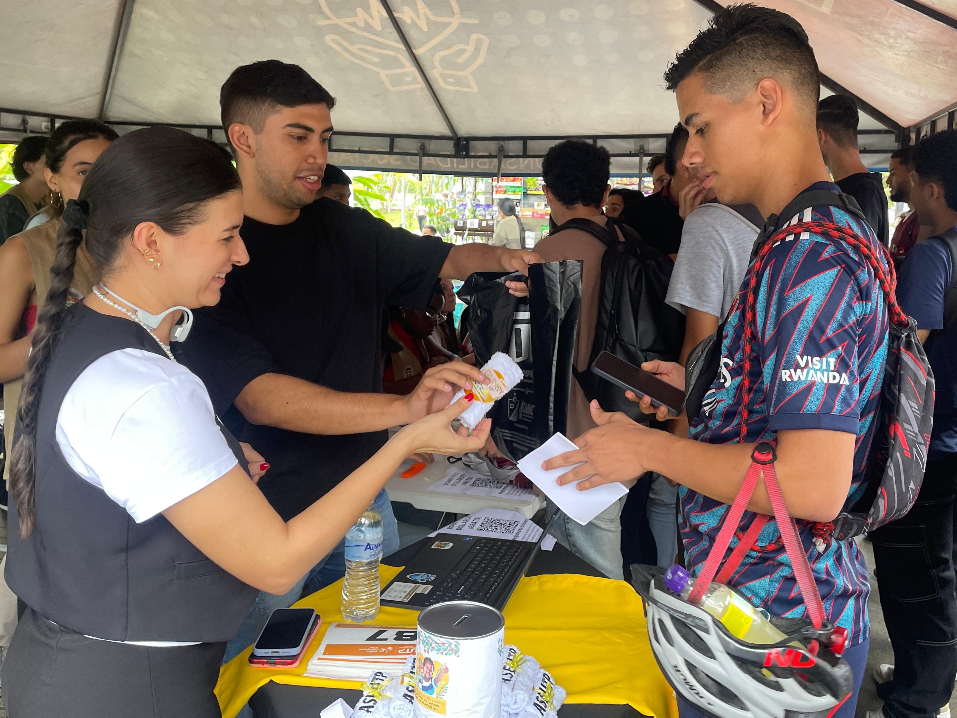 La ASEUTP se sumó a la entrega de KITS para la Carrera 5K