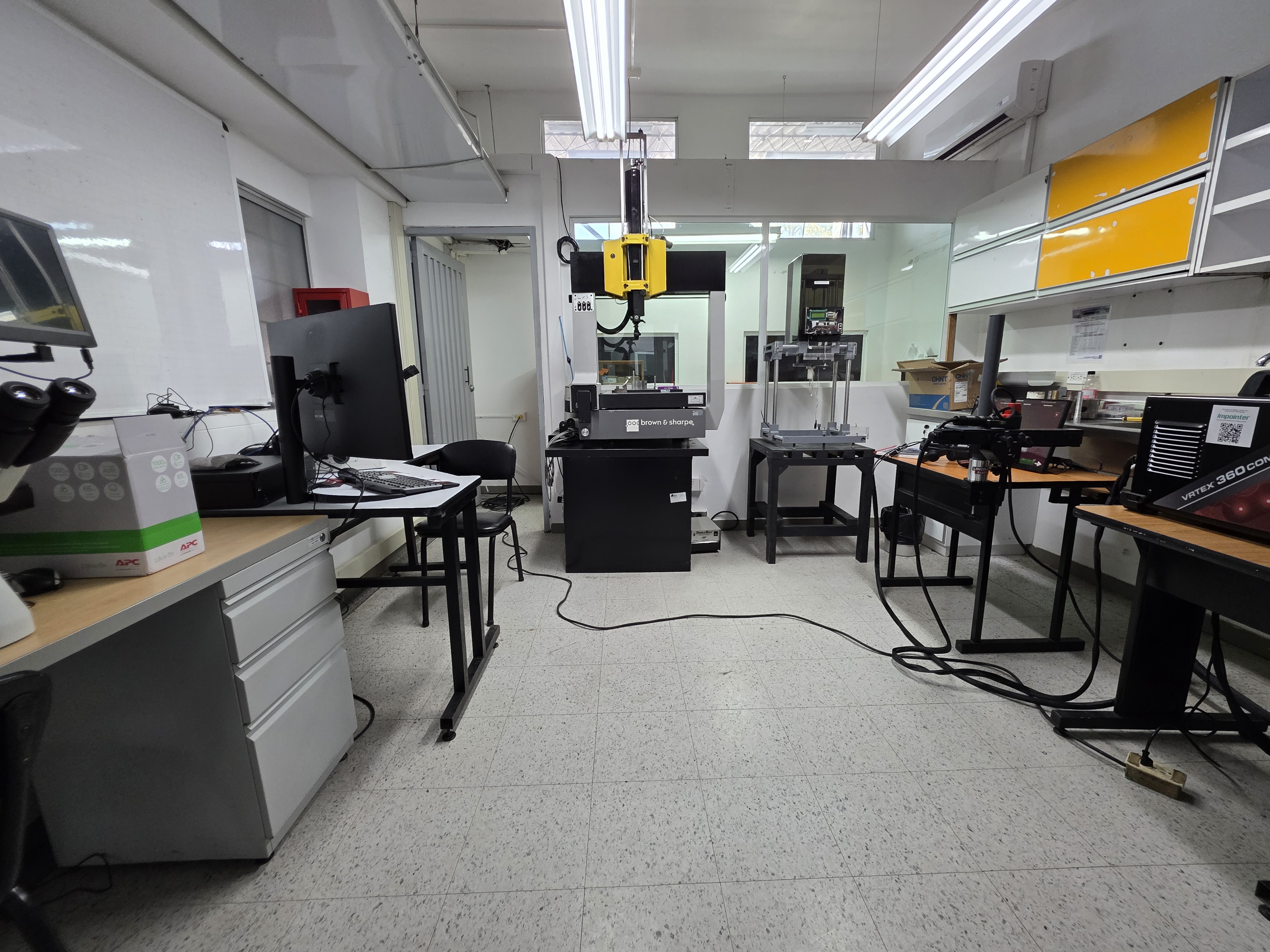 Máquina de medición por coordenadas Brown and Sharpe del laboratorio de Metrología Dimensional
