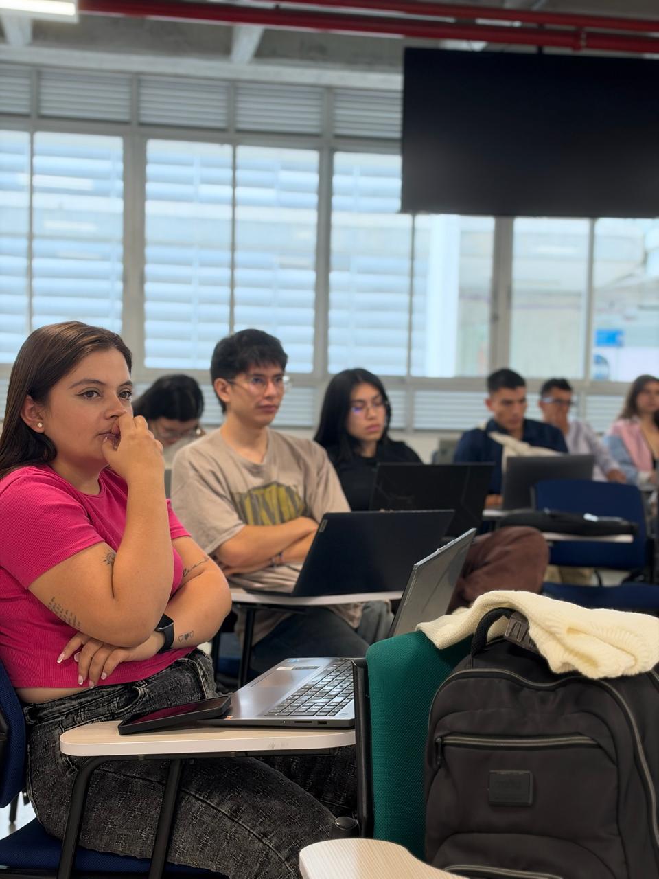 Imagen alusiva a El Diplomado en Analítica de Datos con Excel, Python y R inicia sus clases presenciales