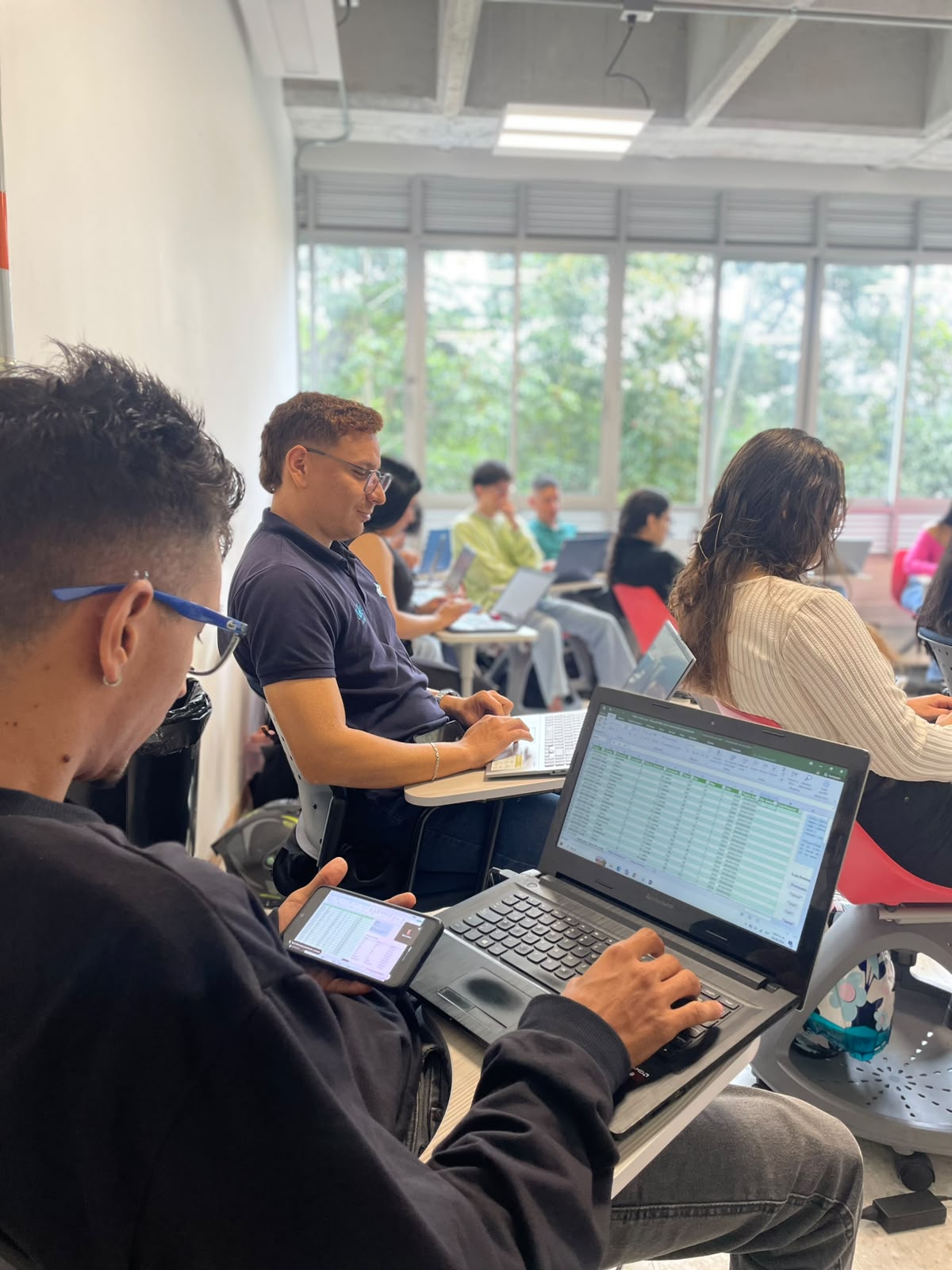Imagen alusiva a El Diplomado en Analítica de Datos con Excel, Python y R inicia sus clases presenciales