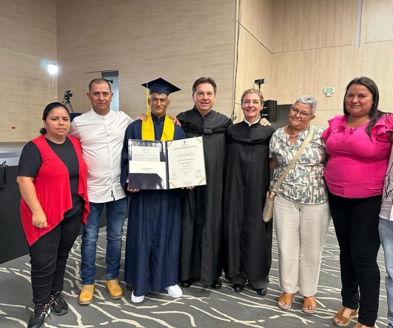 Egresados de valor: historias de superación en la Universidad Tecnológica de Pereira.