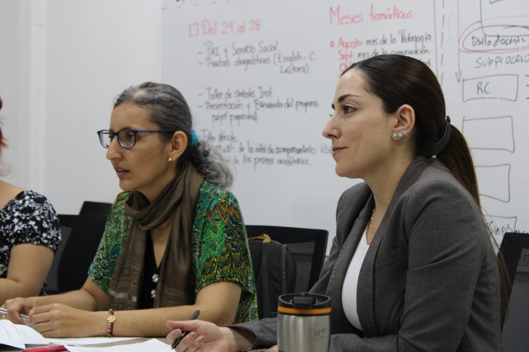 Estudiantes y profesores ganadores de la convocatoria del ICETEX “Expertos Internacionales” con el proyecto “Helena Panela: Experiencias sonoras de paz”.