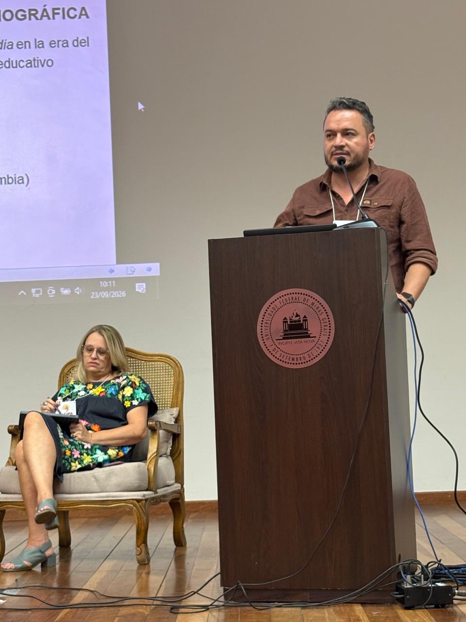 Imagen alusiva a Docente de la UTP expone en Brasil el papel de la investigación (auto)biográfica frente al neoliberalismo educativo, la explotación algorítmica y las IA.