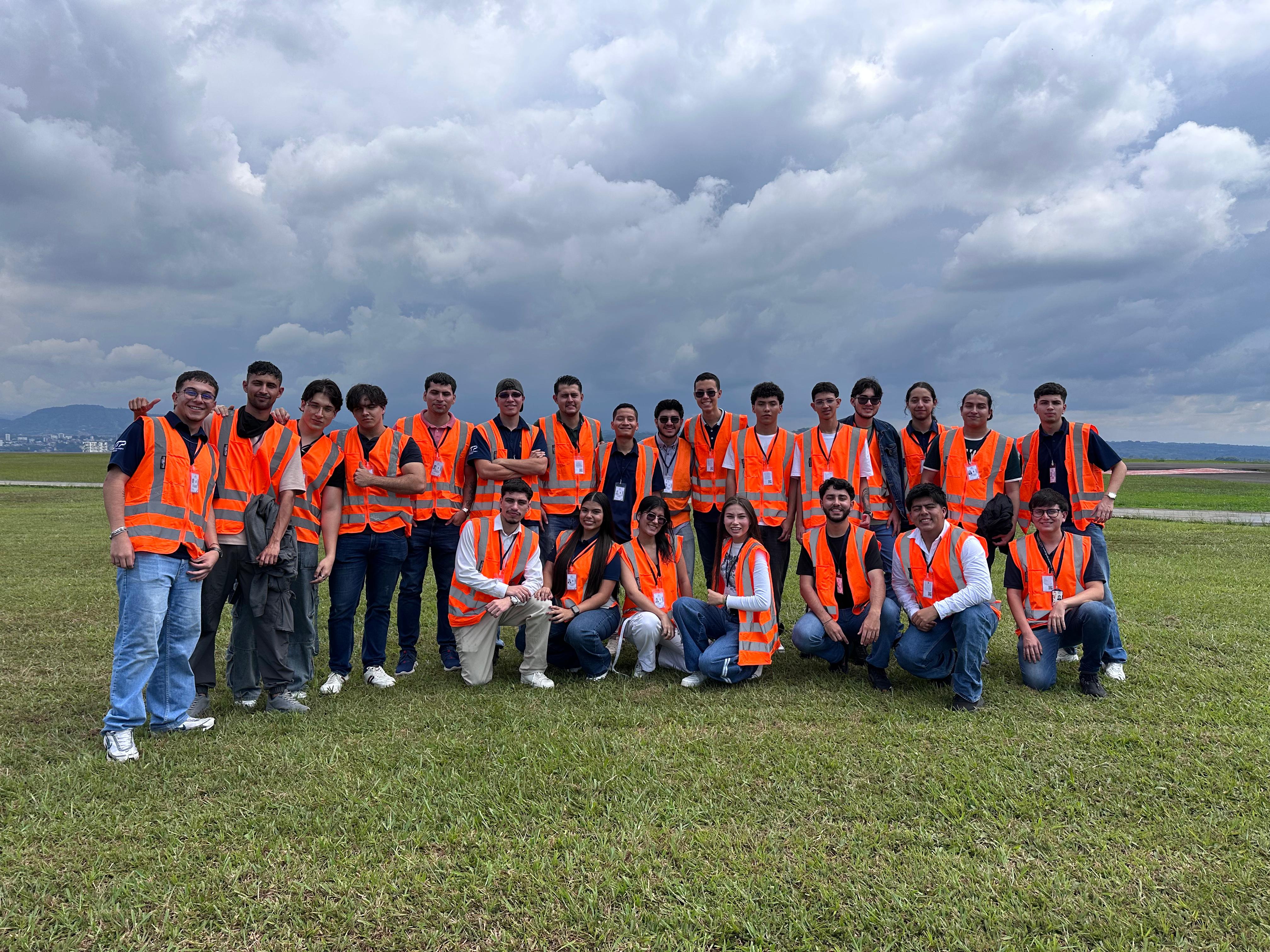 De la Teoría a la Pista: Estudiantes de Ingeniería Civil UTP Analizan la Infraestructura del Aeropuerto Internacional Matecaña